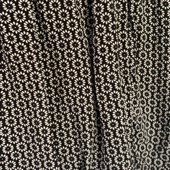 Brandy Melville floral shorts - Picture 3 of 3